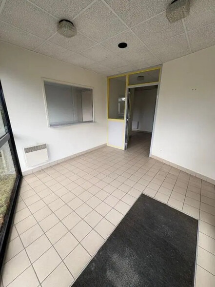 Office in Angers for lease - Interior Photo - Image 3 of 6