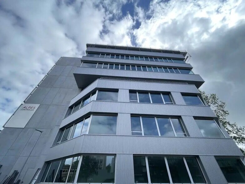 Office in Bruges for lease - Building Photo - Image 2 of 14