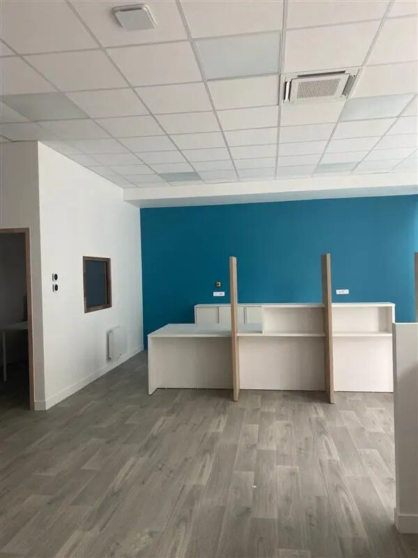 Retail in Rennes for lease Interior Photo- Image 1 of 10