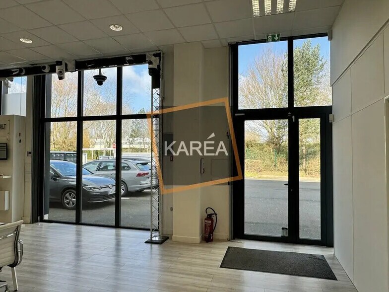 Flex in Serris for lease - Interior Photo - Image 2 of 5