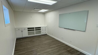 1101 W 40th St, Austin, TX for lease Interior Photo- Image 2 of 5