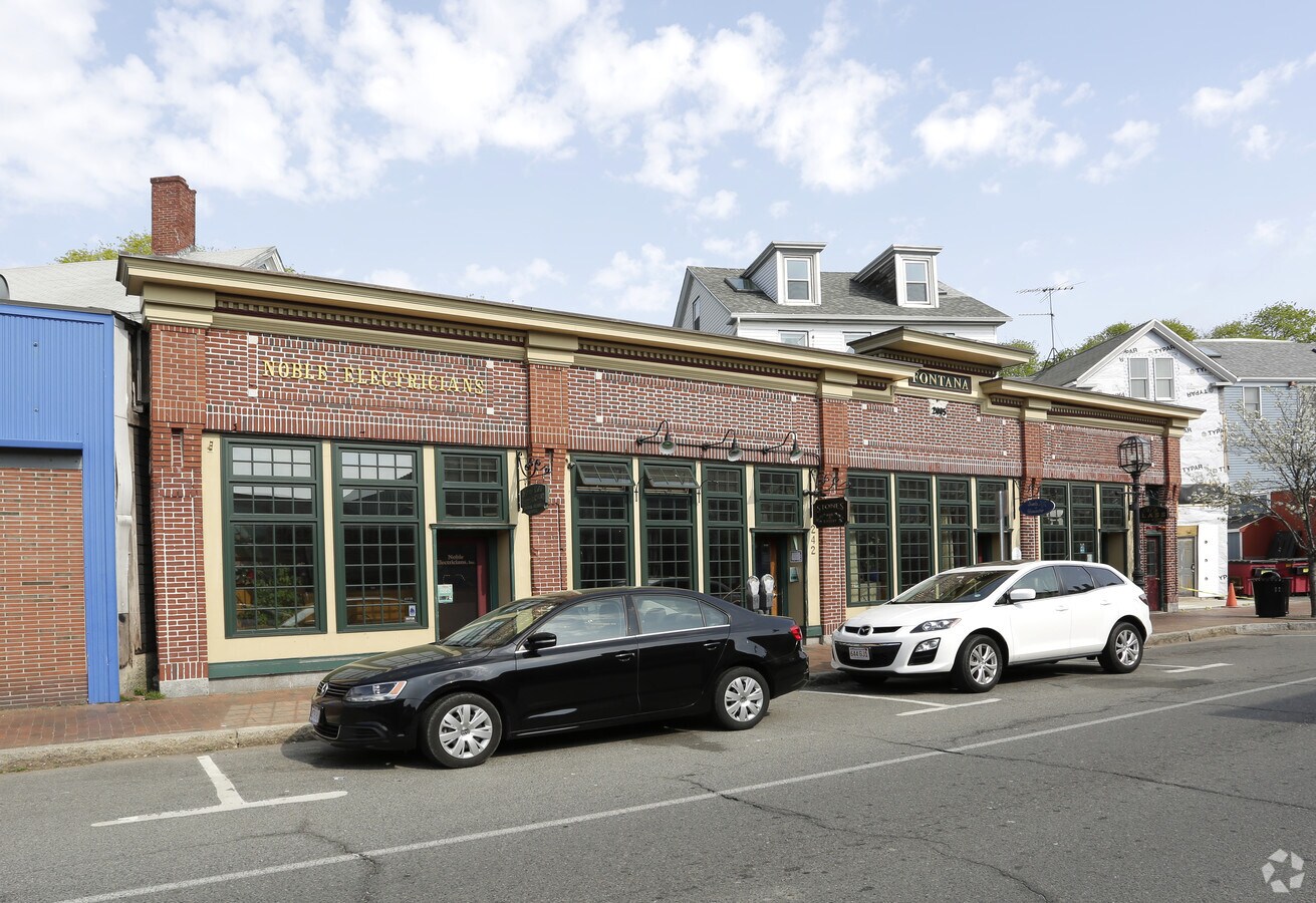 242 Main St, Gloucester, MA 01930