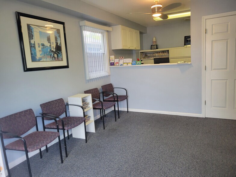 4622 Amboy Rd, Staten Island, NY for lease - Interior Photo - Image 2 of 11