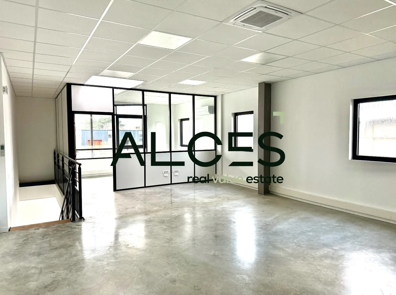 Flex in Mérignac for lease Interior Photo- Image 1 of 3