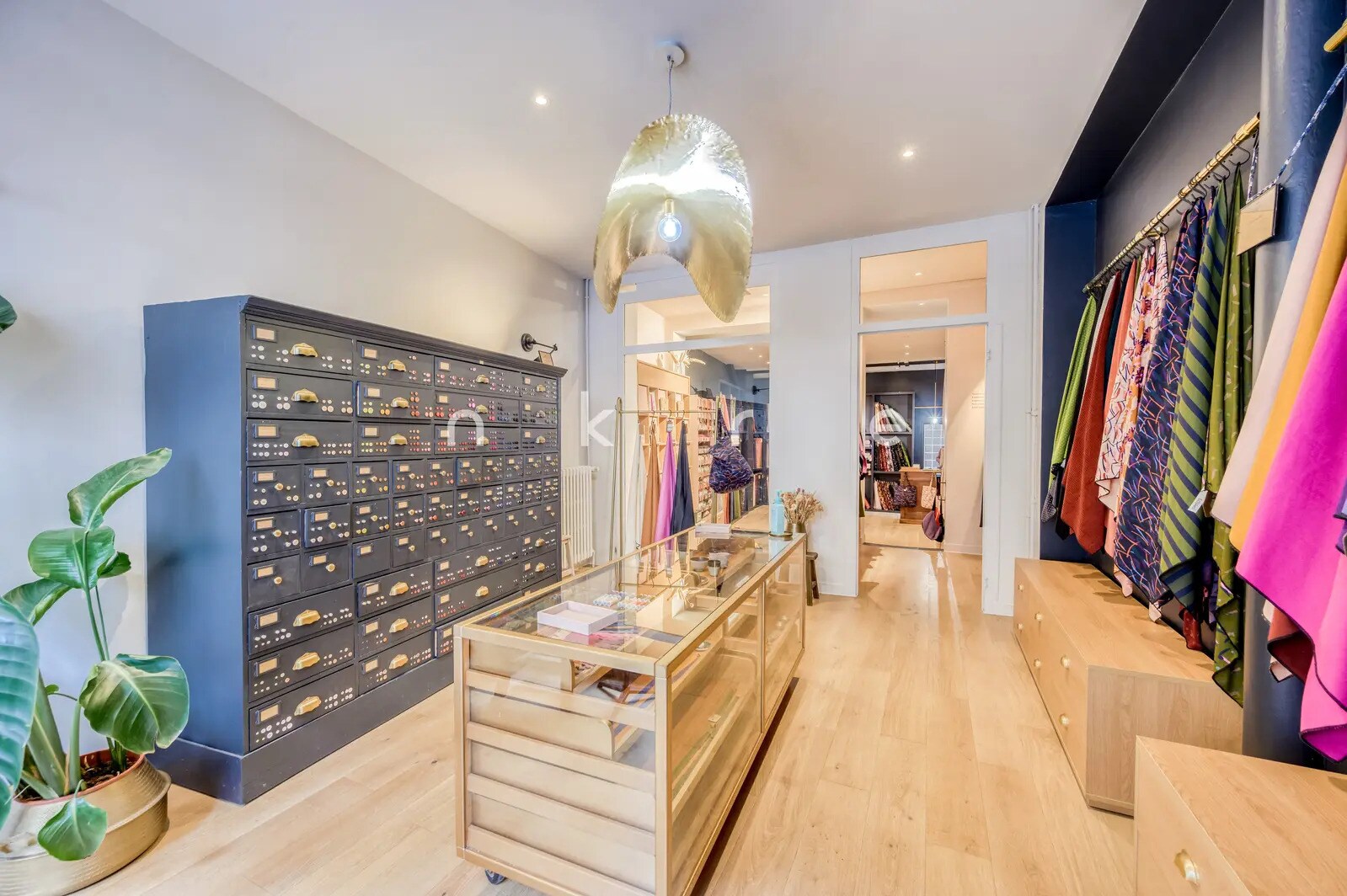 Retail in Paris for lease Building Photo- Image 1 of 11