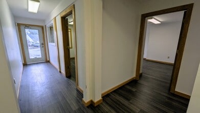 76 Northeastern Blvd, Nashua, NH for lease Building Photo- Image 2 of 5