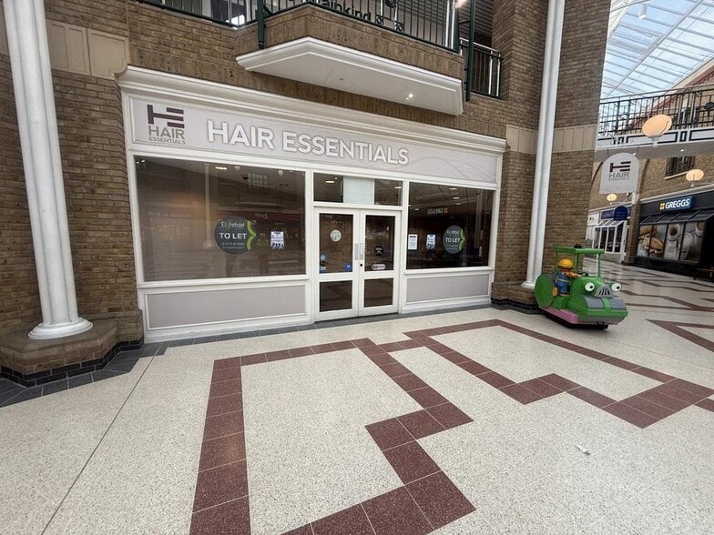 Market Pl, Burgess Hill for lease - Building Photo - Image 3 of 89