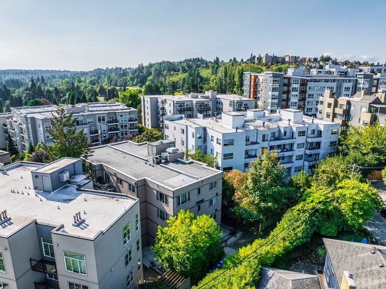 3210 SW Avalon Way, Seattle, WA for sale - Building Photo - Image 3 of 14