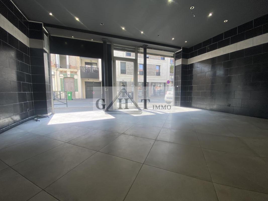 Retail in Alfortville for sale Interior Photo- Image 1 of 5