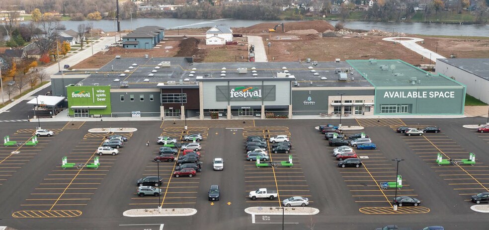 800 E Maes Ave, Kimberly, WI for lease - Building Photo - Image 1 of 3