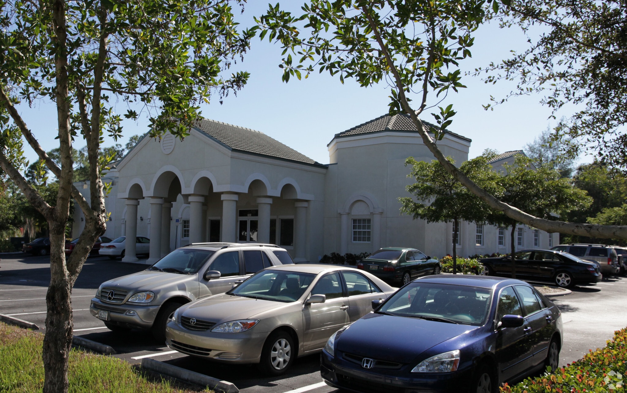7981 Gladiolus Dr, Fort Myers, FL for sale Primary Photo- Image 1 of 7