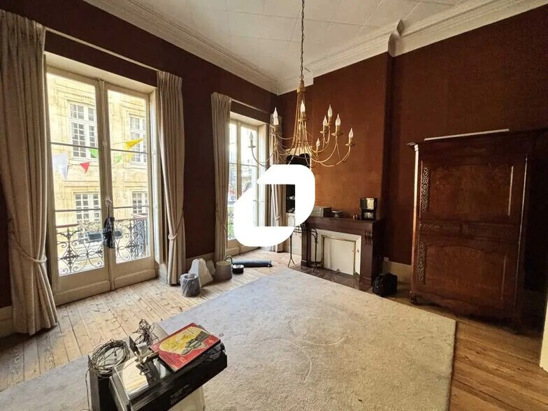 Office in Bordeaux for lease - Interior Photo - Image 2 of 7