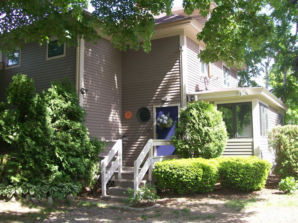 239 Drakeside Rd, Hampton, NH 03842