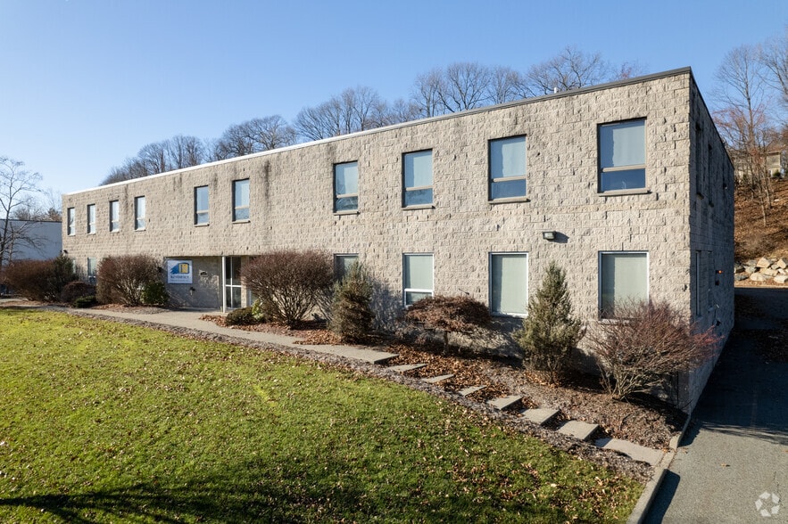 550 Commerce St, Franklin Lakes, NJ for lease - Primary Photo - Image 1 of 20