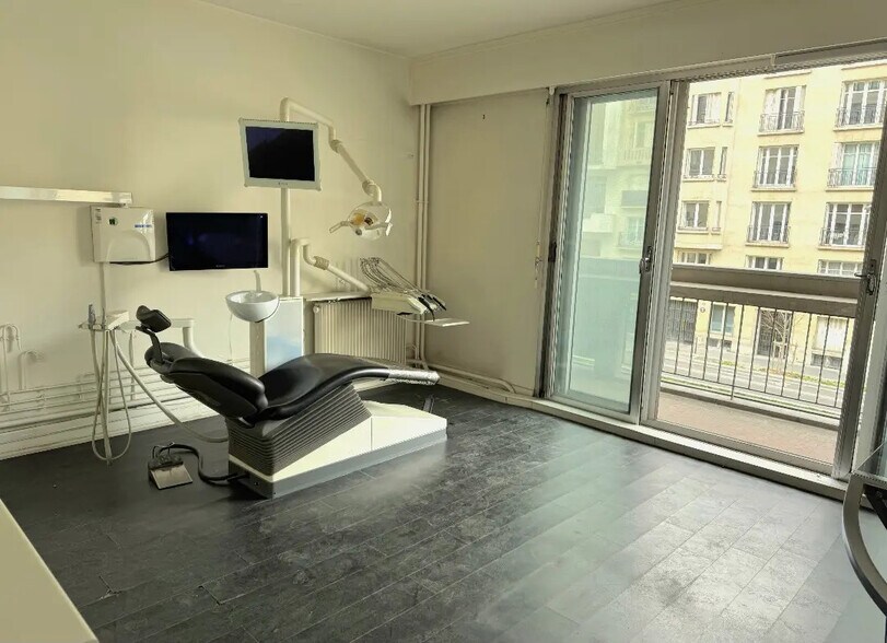 47 Rue Guersant, Paris for sale - Building Photo - Image 3 of 8