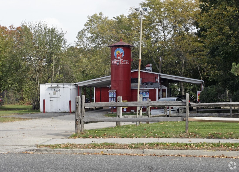 295 Lake Ave, Saint James, NY for lease - Primary Photo - Image 2 of 18