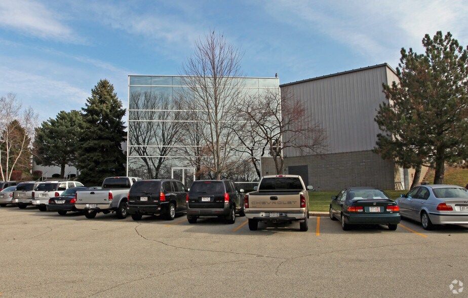 200 E Sheridan Springs Rd, Lake Geneva, WI for sale - Primary Photo - Image 1 of 1