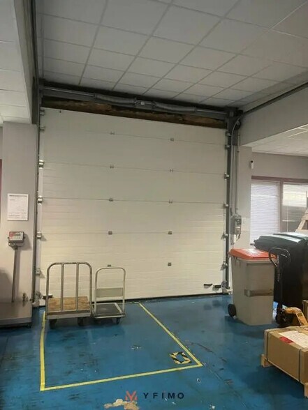 Flex in Trappes for lease - Interior Photo - Image 2 of 6