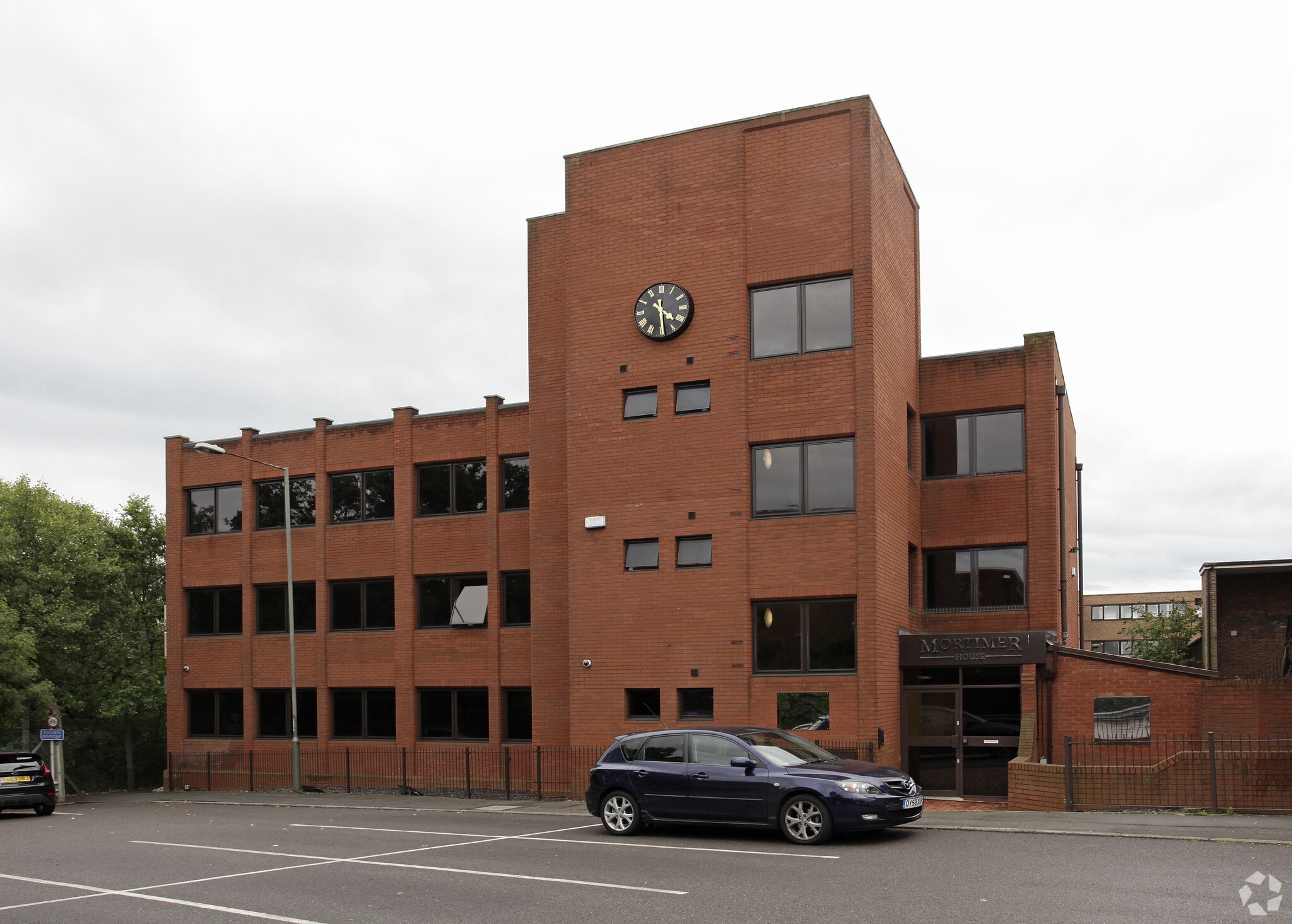 40 Chatsworth Para, Orpington for sale Primary Photo- Image 1 of 1