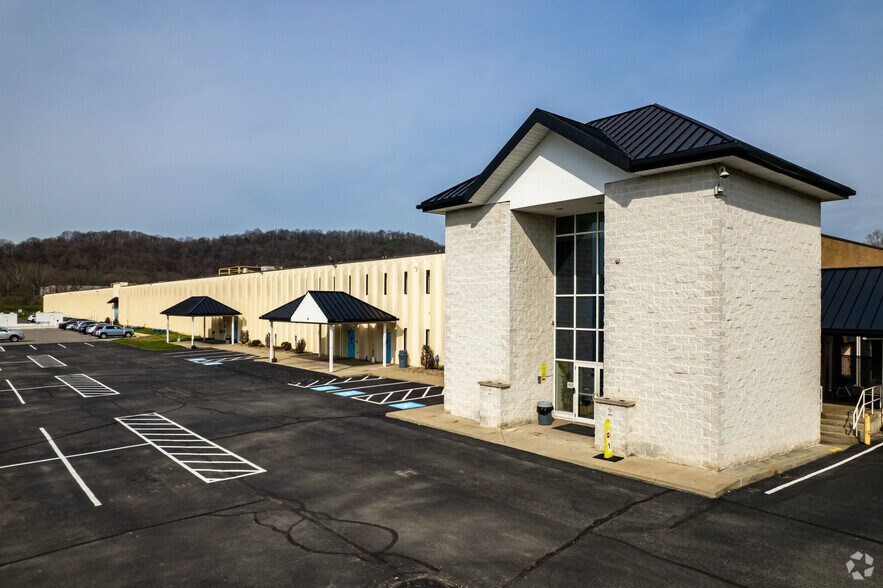 2250 Roswell Dr, Pittsburgh, PA for lease - Building Photo - Image 1 of 7