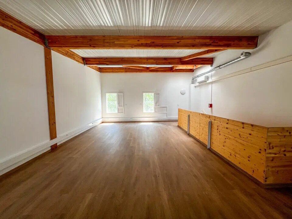 Office in Avignon for lease Interior Photo- Image 1 of 6