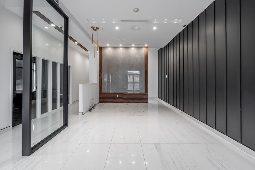 5000 Rue Bernard-Lefebvre, Laval, QC for sale - Building Photo - Image 3 of 8