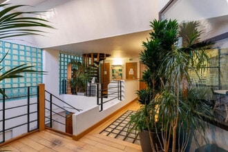 63 Rue Edouard Vaillant, Levallois-Perret for lease Interior Photo- Image 2 of 11