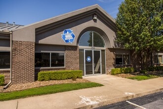 1700 SW Commerce Dr, Bentonville, AR for lease Interior Photo- Image 1 of 1