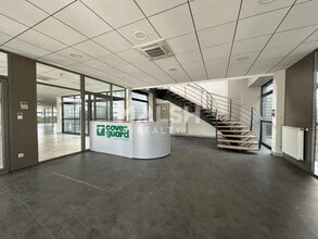 Office in Miribel for lease Interior Photo- Image 1 of 6