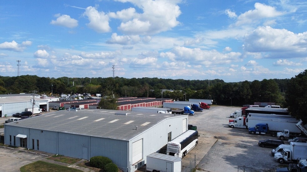 424 SE Broad St, Fairburn, GA for lease - Building Photo - Image 1 of 5