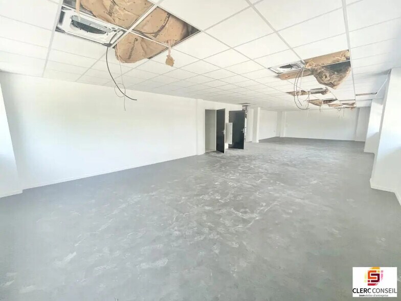 Office in Mont-Saint-Aignan for lease - Interior Photo - Image 2 of 19