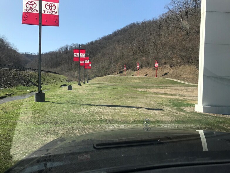 119 At Admiral Rd, Chapmanville, WV for lease - Building Photo - Image 1 of 8