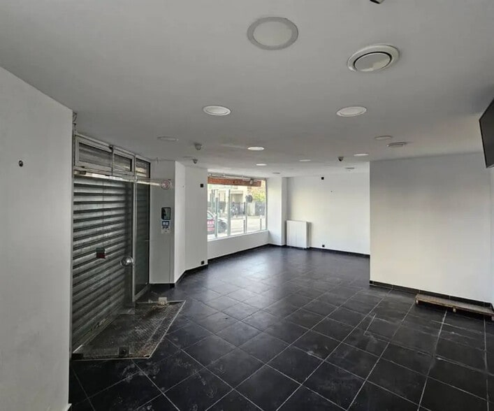 Retail in La Garenne-Colombes for lease - Interior Photo - Image 3 of 4