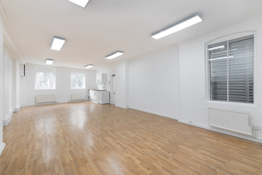 24 Neal St, London for sale - Building Photo - Image 3 of 13