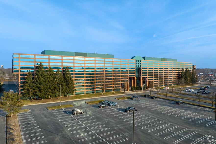 25300-25330 Telegraph Rd, Southfield, MI for lease - Building Photo - Image 1 of 44