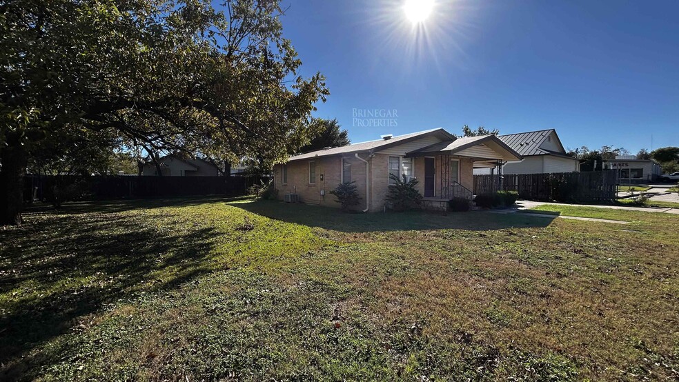 107 E Anderson Ave, Round Rock, TX for sale - Primary Photo - Image 1 of 3