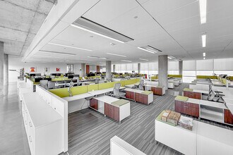 500 S Clinton St, Iowa City, IA for lease Building Photo- Image 1 of 4