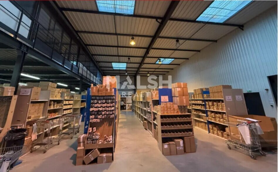 Flex in FLEURIEUX-SUR-L'ARBRESLE for lease - Interior Photo - Image 2 of 10