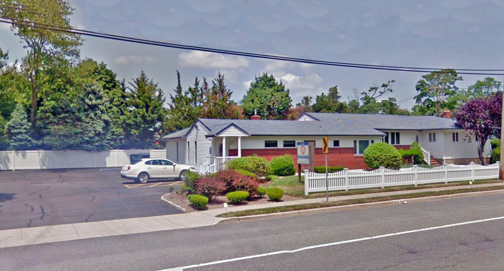 649 W Montauk Hwy, Bay Shore, NY for sale Primary Photo- Image 1 of 1