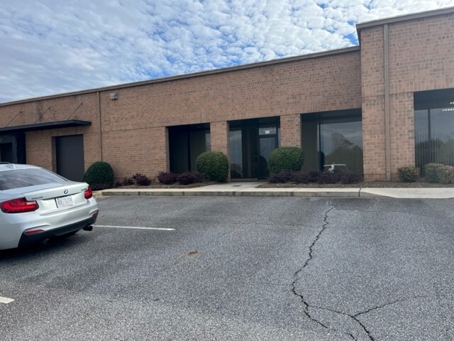 855 22nd Street Pl SE, Hickory, NC for lease Primary Photo- Image 1 of 6