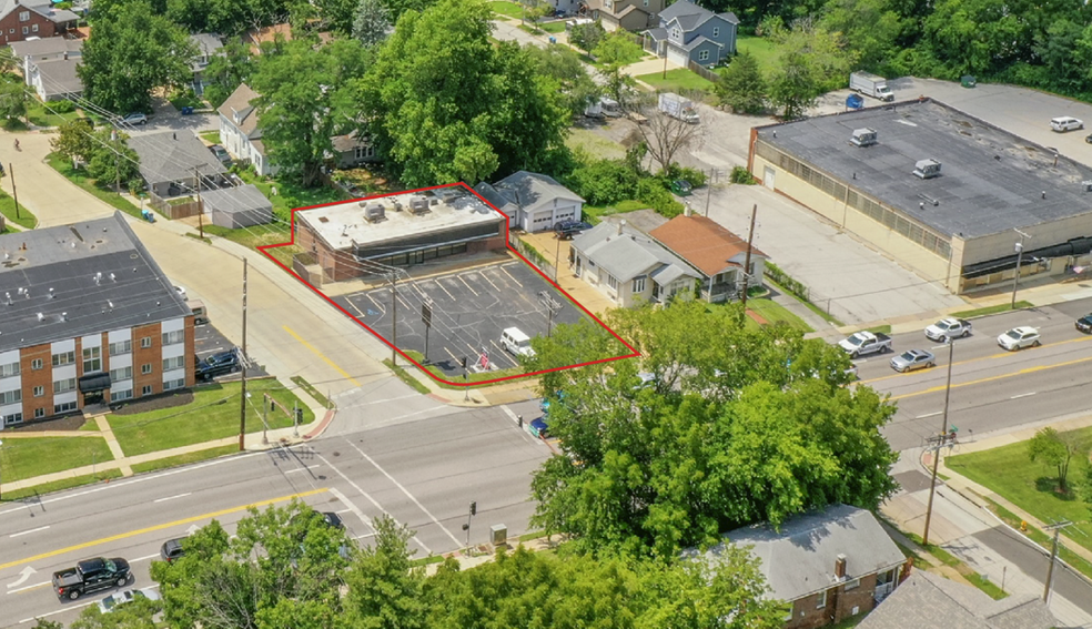 2425 S Big Bend Blvd, Saint Louis, MO for lease - Building Photo - Image 1 of 13