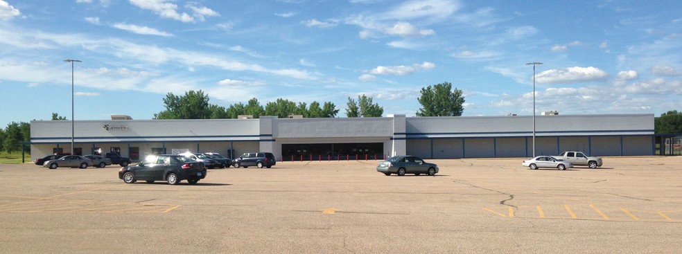 1010 Hoffman Dr, Owatonna, MN for lease - Building Photo - Image 2 of 18