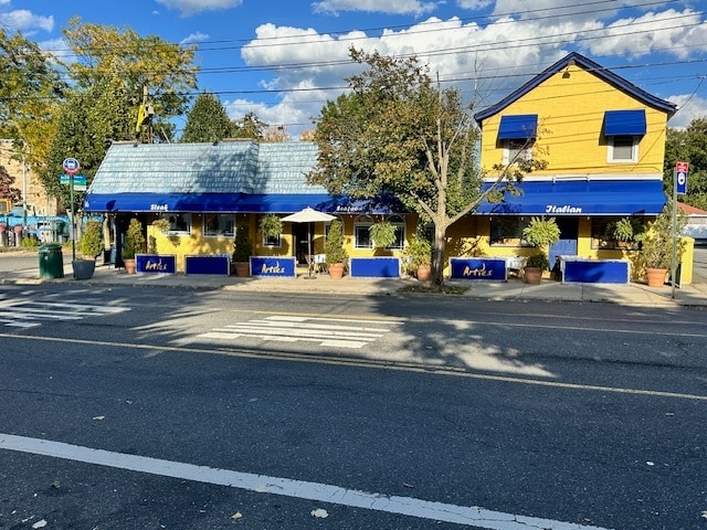 390-394 City Island Avenue portfolio of 2 properties for sale on LoopNet.com - Building Photo - Image 2 of 13