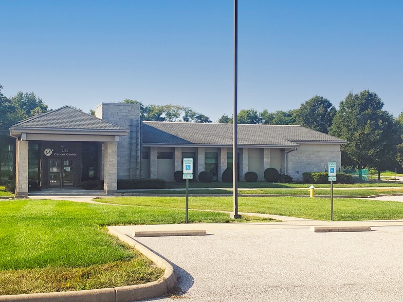 326 Fountains Pky, Fairview Heights, IL for sale - Building Photo - Image 1 of 1