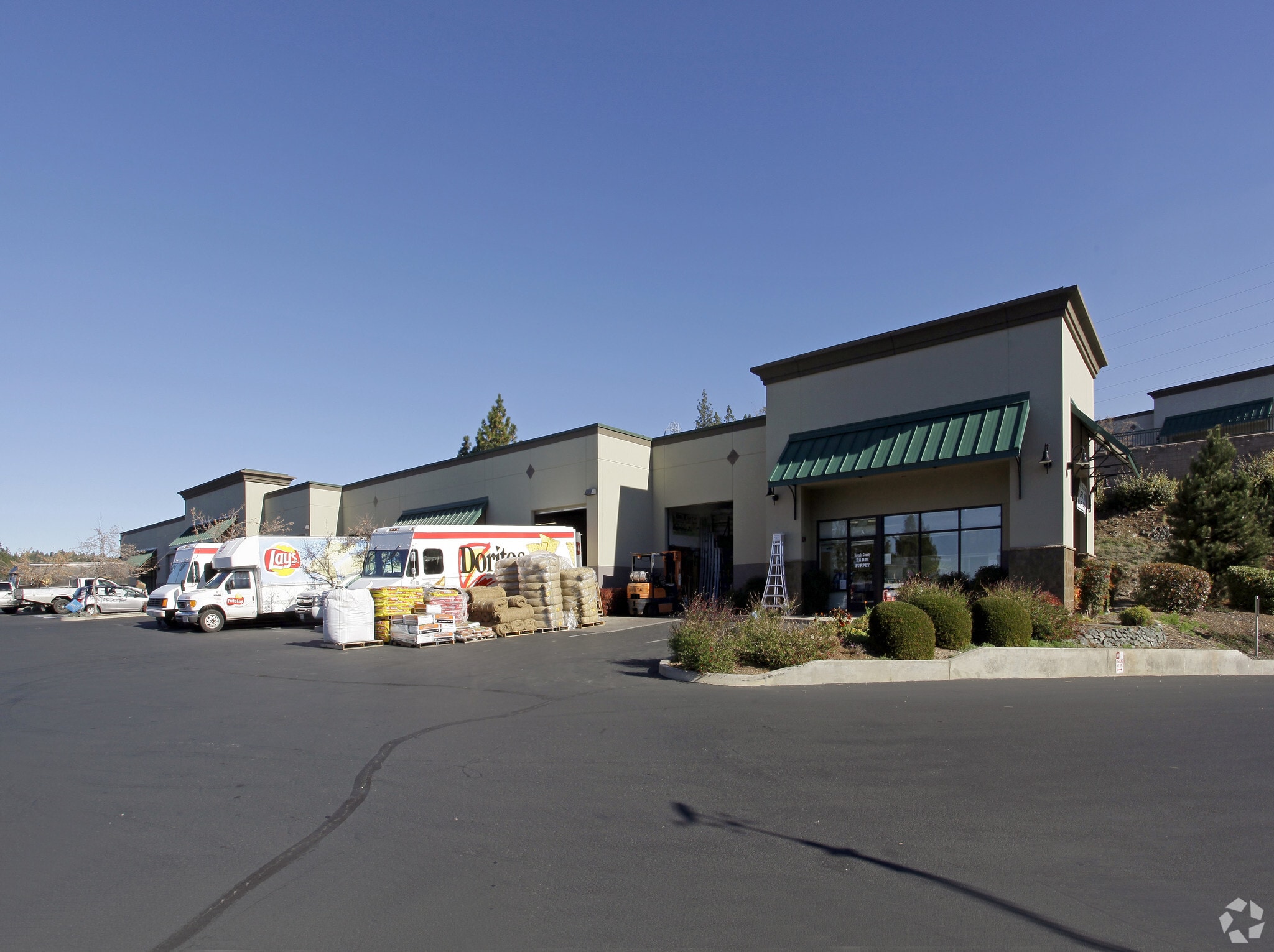 1050 Whispering Pines Ln, Grass Valley, CA for lease Building Photo- Image 1 of 6
