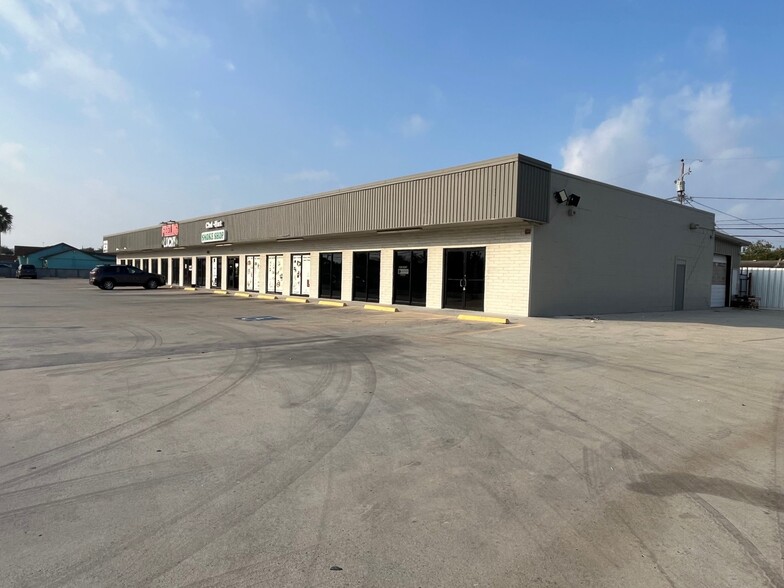 933 Airline Rd, Corpus Christi, TX for lease - Building Photo - Image 1 of 7