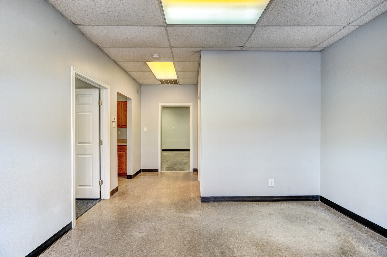 25003 Pitkin Rd, Spring, TX for lease Interior Photo- Image 1 of 5