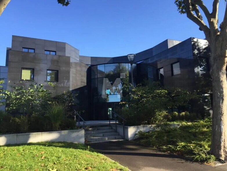 Flex in Grigny for sale - Building Photo - Image 1 of 14