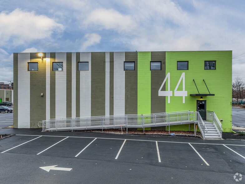 44 Green River Way, Watertown, MA for lease - Building Photo - Image 2 of 3