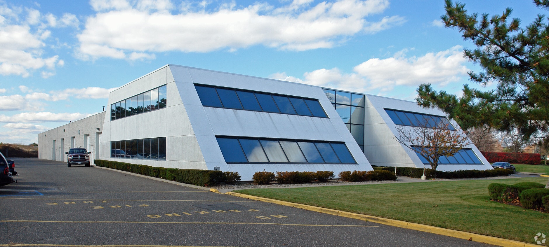 620 Johnson Ave, Bohemia, NY 11716